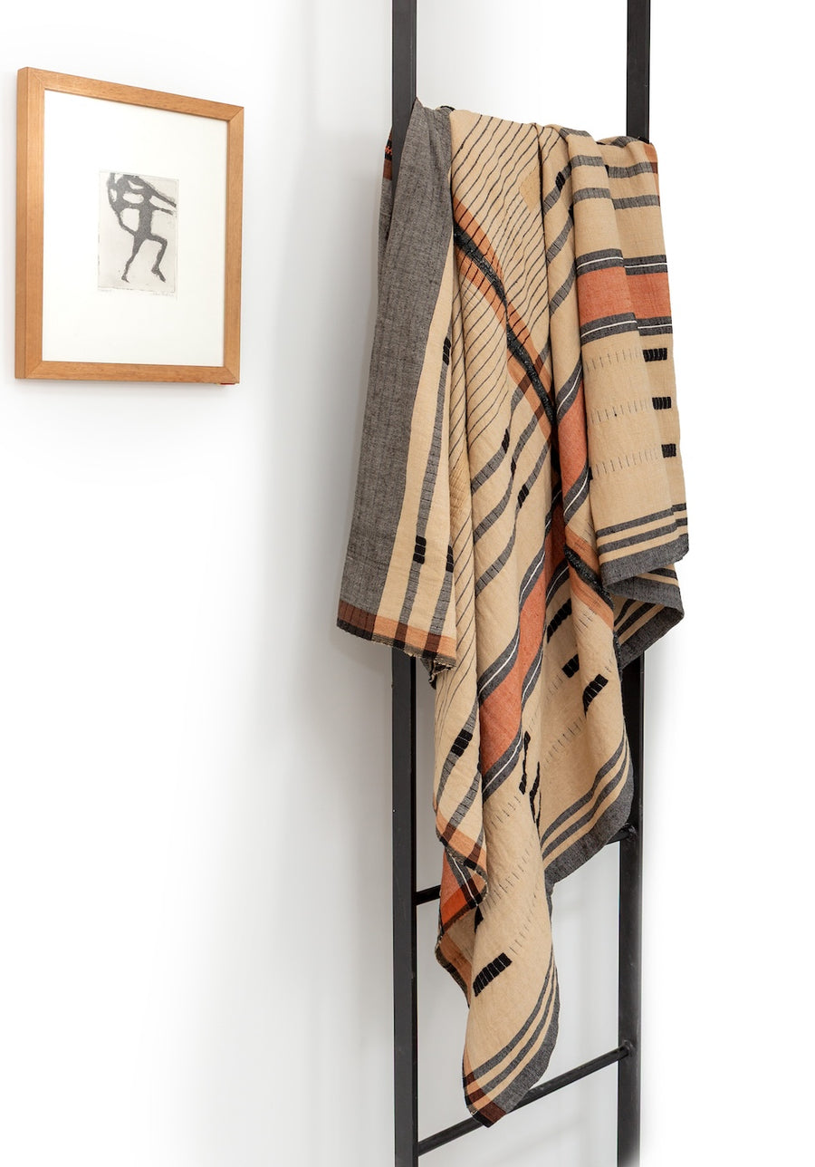 Khasa Throw